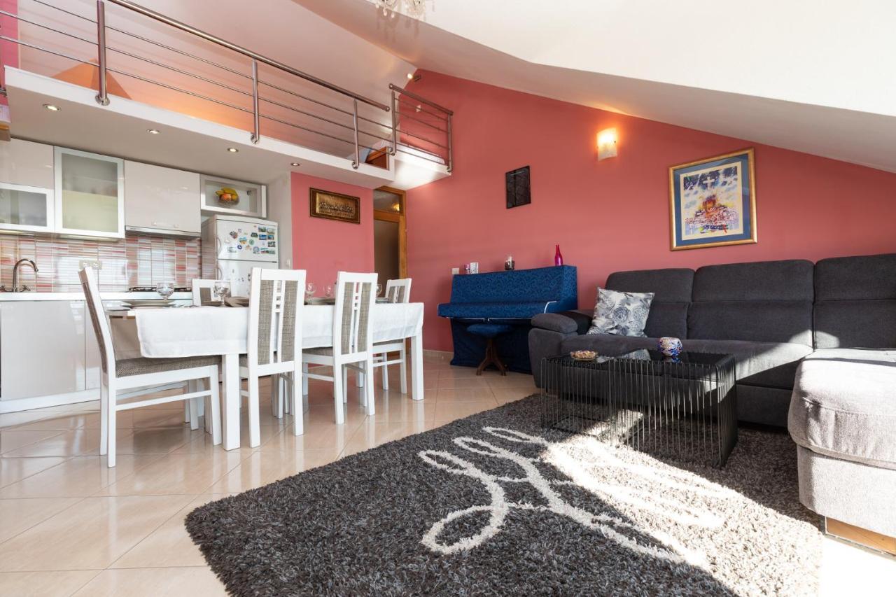Apartman Monika Омиш Экстерьер фото