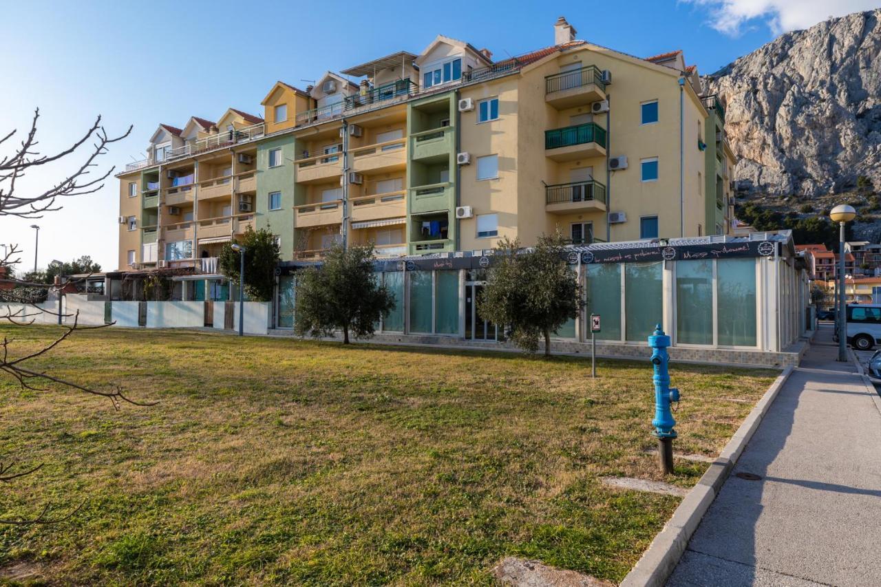 Apartman Monika Омиш Экстерьер фото