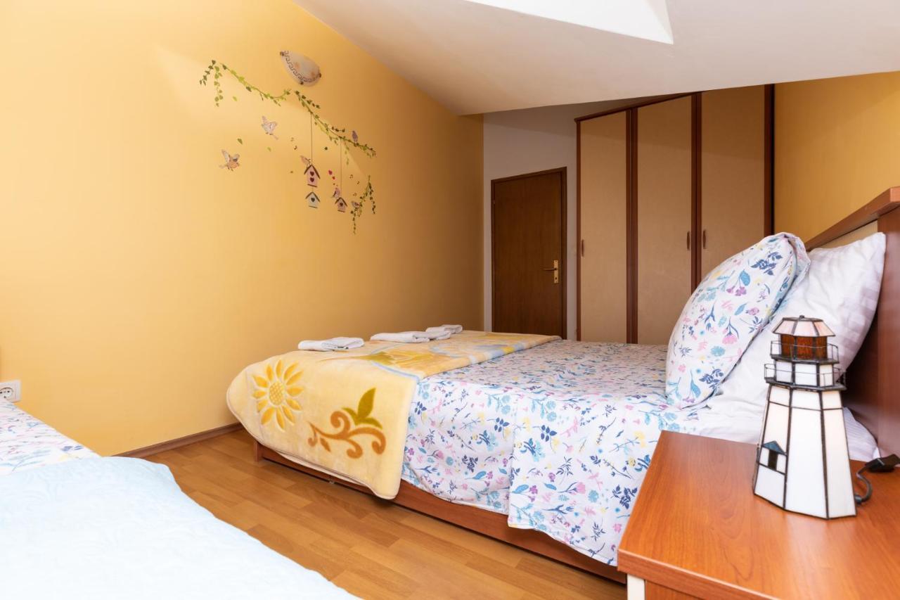 Apartman Monika Омиш Экстерьер фото
